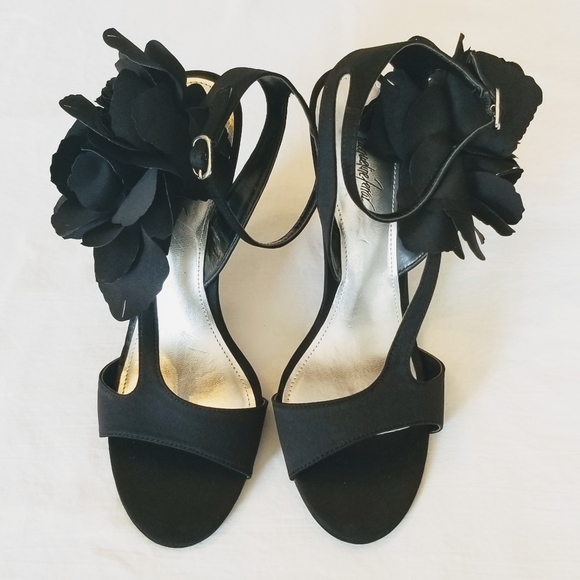 NWT Jacqueline Ferrar heels - Picture 1 of 6